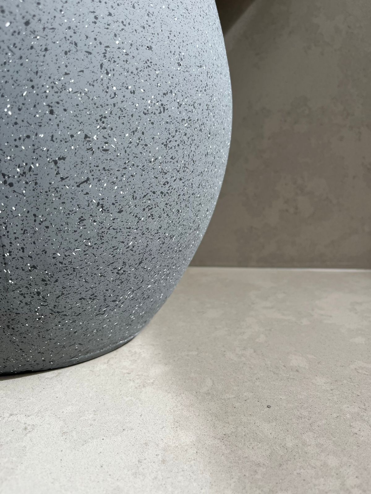Macetero gris